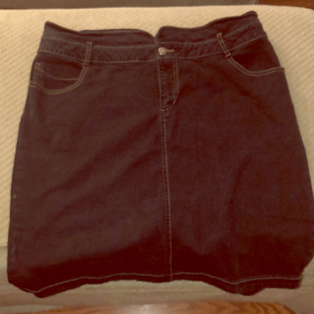 Preowned Plus Size Black Denim Skirt sz 20W